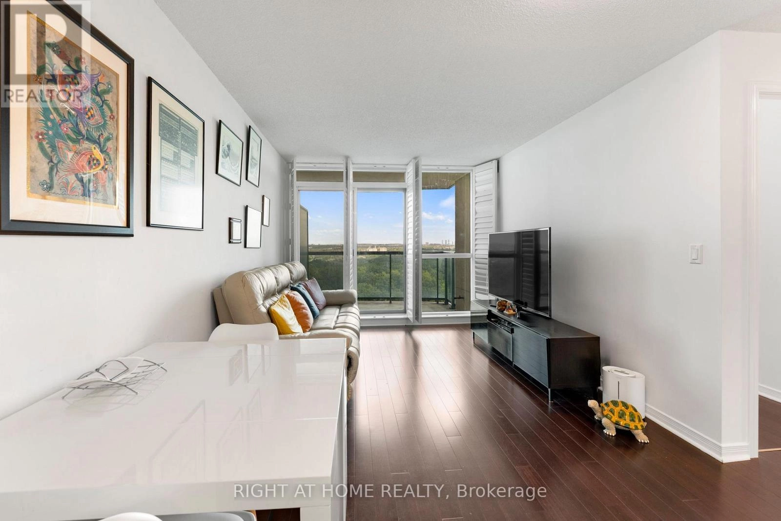 1611 - 2545 Erin Centre Boulevard, Mississauga, Ontario L5M 6Z9 - Photo 5 - W12669438