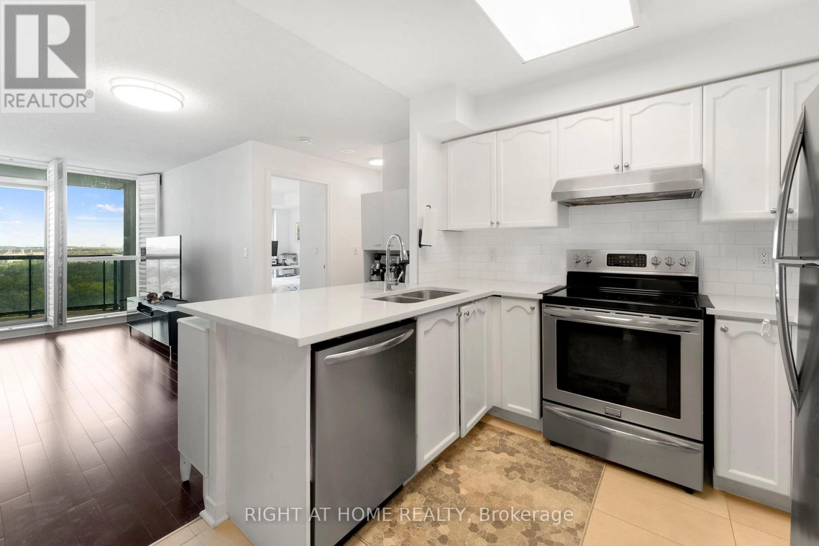 1611 - 2545 Erin Centre Boulevard, Mississauga, Ontario L5M 6Z9 - Photo 6 - W12669438