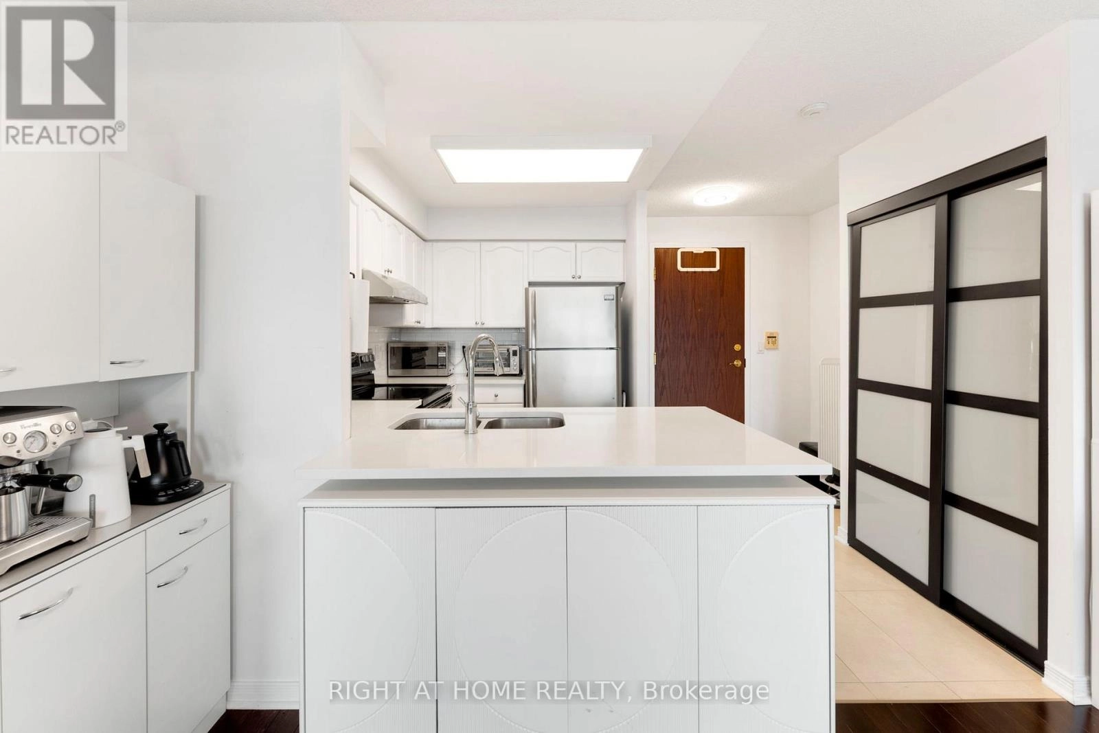 1611 - 2545 Erin Centre Boulevard, Mississauga, Ontario L5M 6Z9 - Photo 9 - W12669438