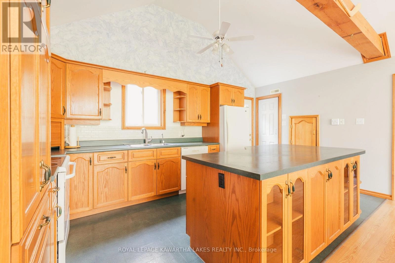 693 Balsam Lake Drive, Kawartha Lakes, Ontario  K0M 2B0 - Photo 12 - X12475205