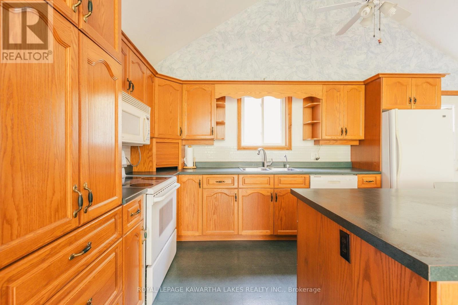 693 Balsam Lake Drive, Kawartha Lakes, Ontario  K0M 2B0 - Photo 14 - X12475205