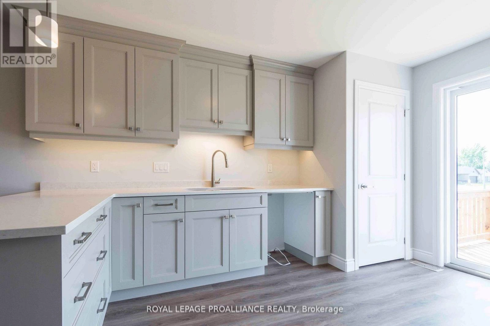 49 Mackenzie John Crescent, Brighton, Ontario K0K 1H0 - Photo 8 - X12720450