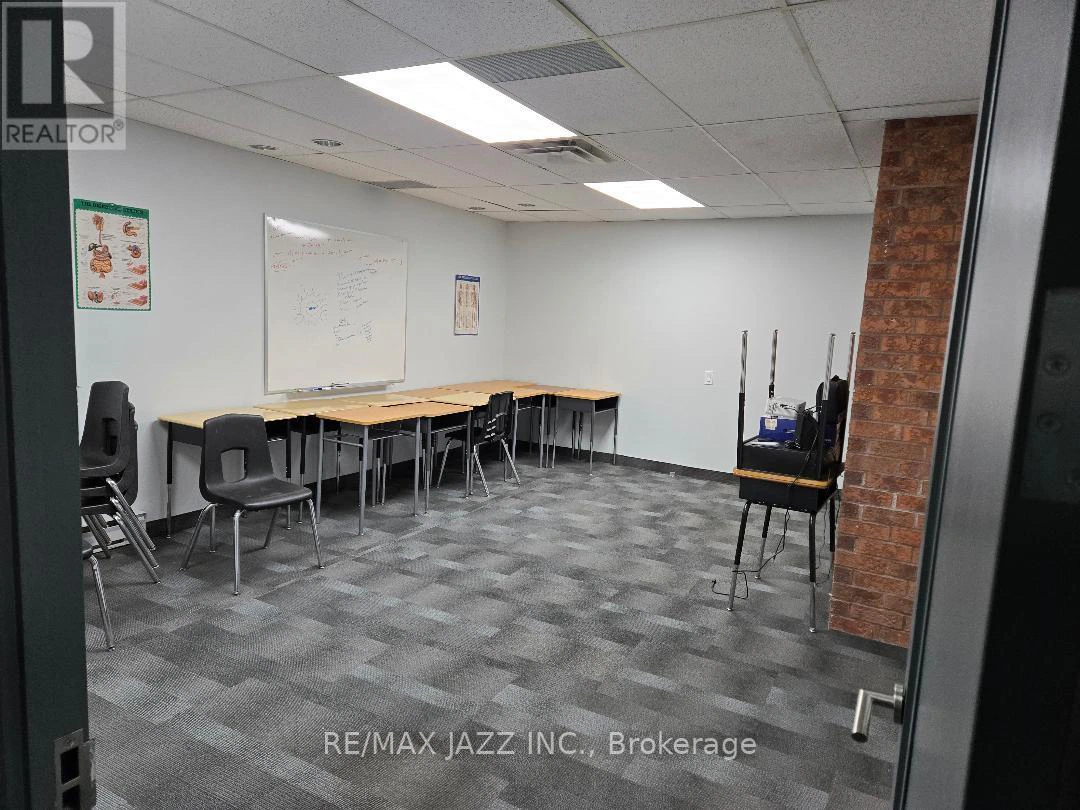 201 - 111 Simcoe Street N, Oshawa, Ontario  L1G 4S4 - Photo 5 - E12733058