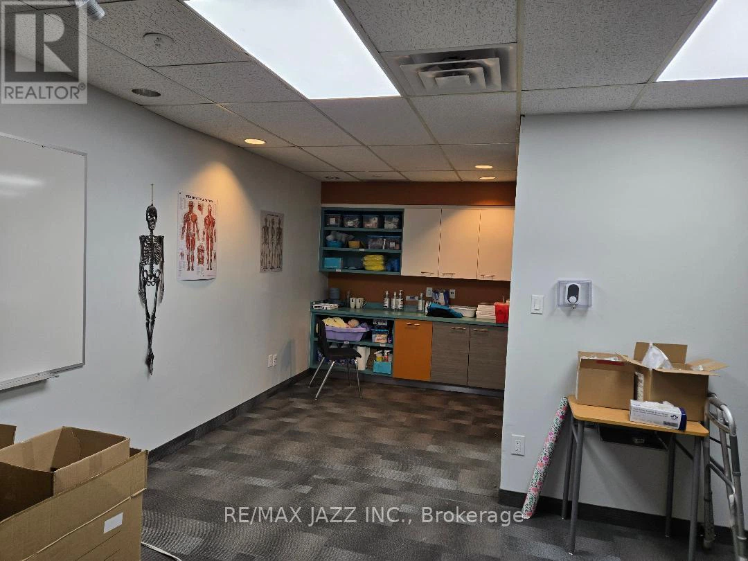 201 - 111 Simcoe Street N, Oshawa, Ontario  L1G 4S4 - Photo 6 - E12733058