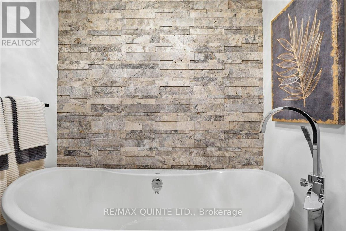 42 Kempton Avenue, Belleville, Ontario K8N 0E9 - Photo 40 - X12833580