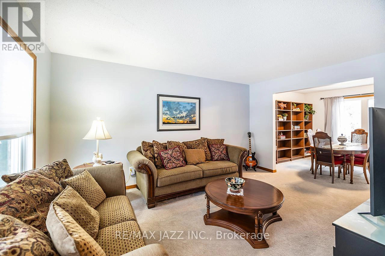 81 Burgby Avenue, Brampton, Ontario  L6X 3E2 - Photo 10 - W12868248