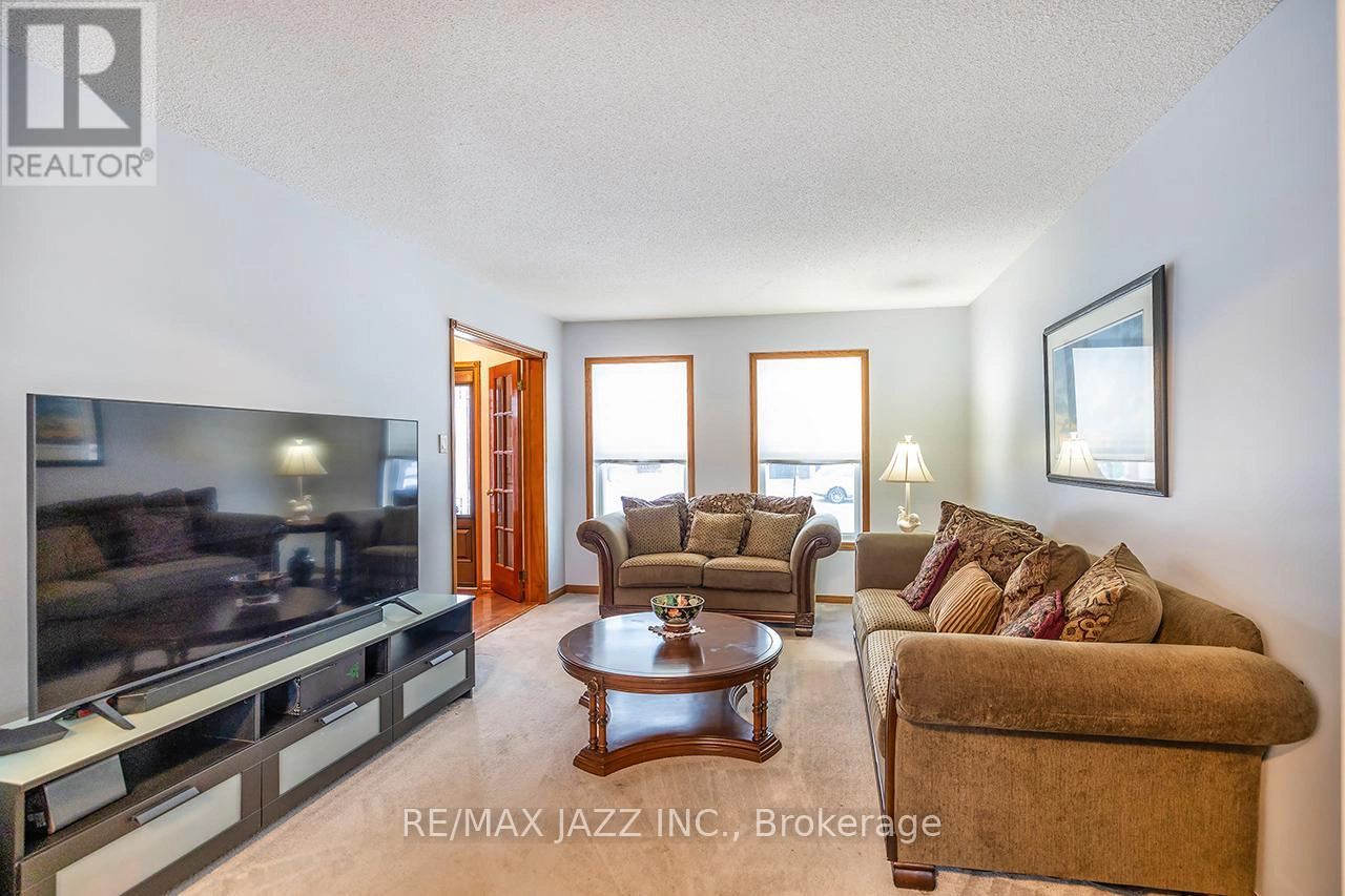 81 Burgby Avenue, Brampton, Ontario  L6X 3E2 - Photo 11 - W12868248