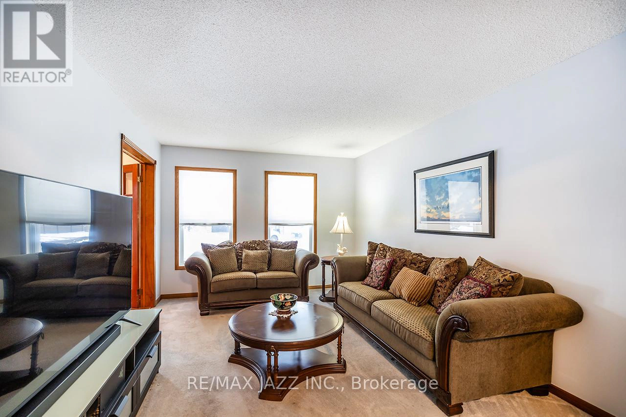 81 Burgby Avenue, Brampton, Ontario  L6X 3E2 - Photo 12 - W12868248