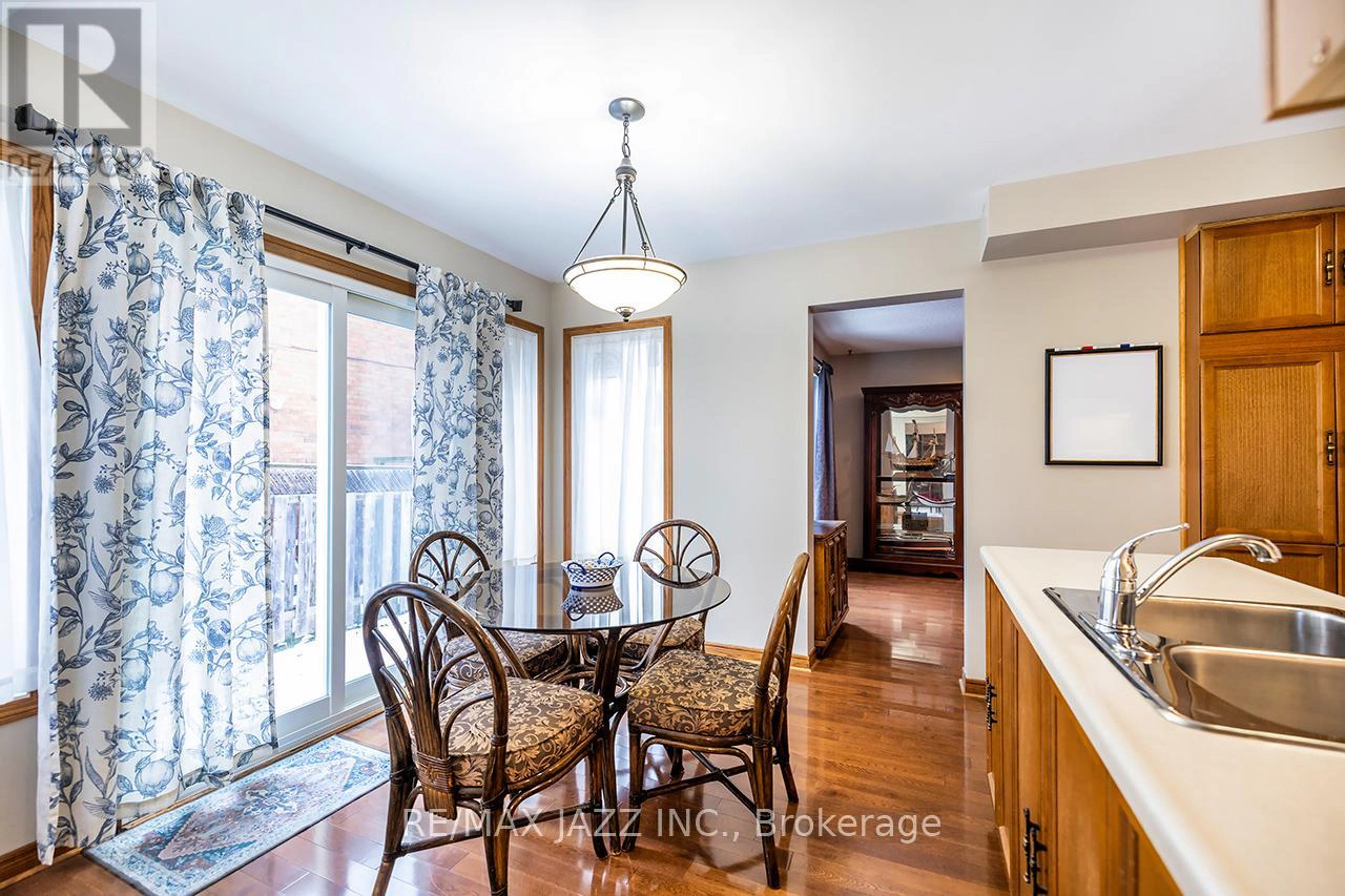 81 Burgby Avenue, Brampton, Ontario  L6X 3E2 - Photo 16 - W12868248