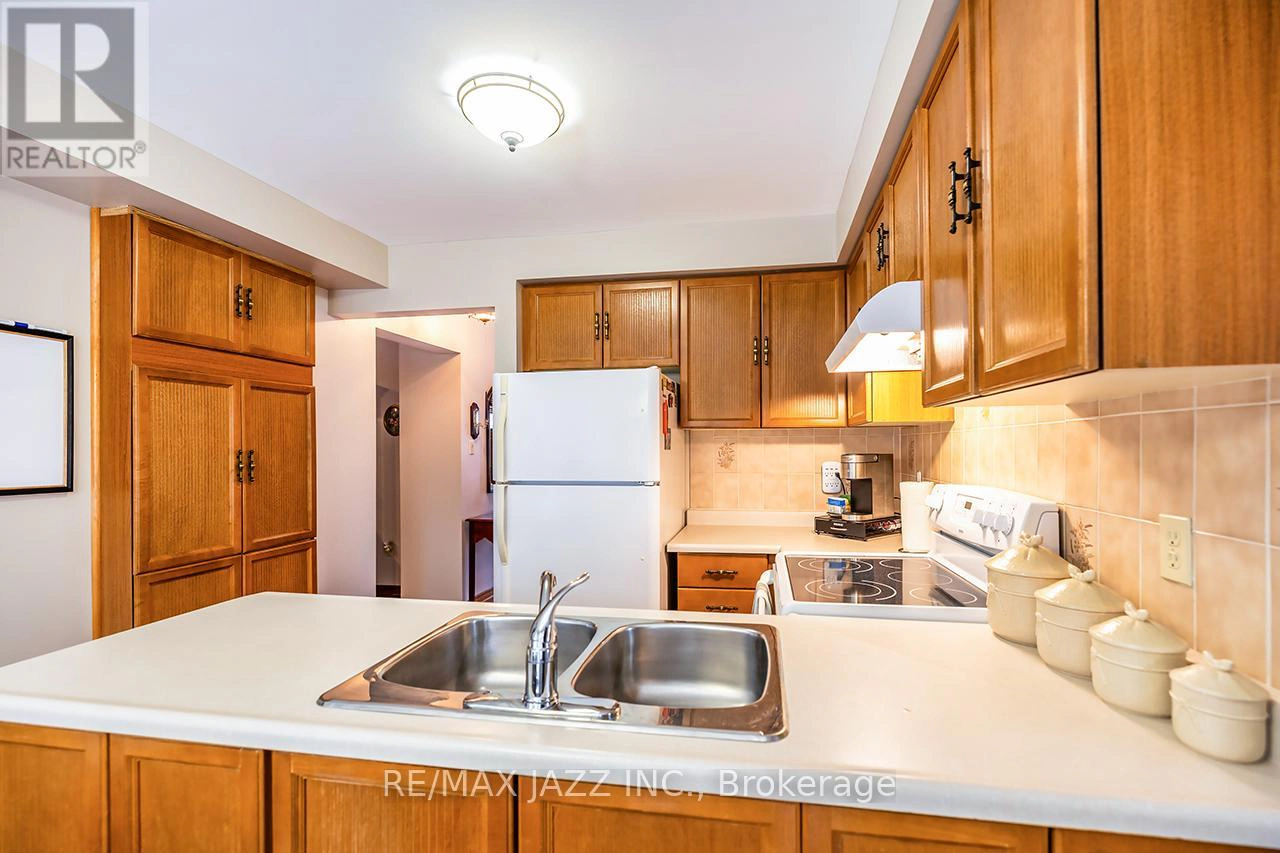 81 Burgby Avenue, Brampton, Ontario  L6X 3E2 - Photo 17 - W12868248