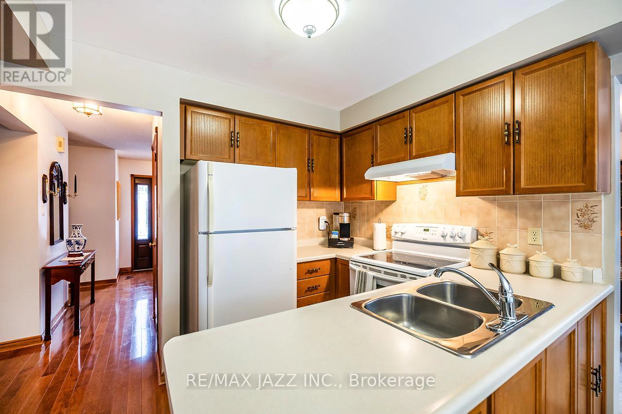 81 Burgby Avenue, Brampton, Ontario  L6X 3E2 - Photo 20 - W12868248