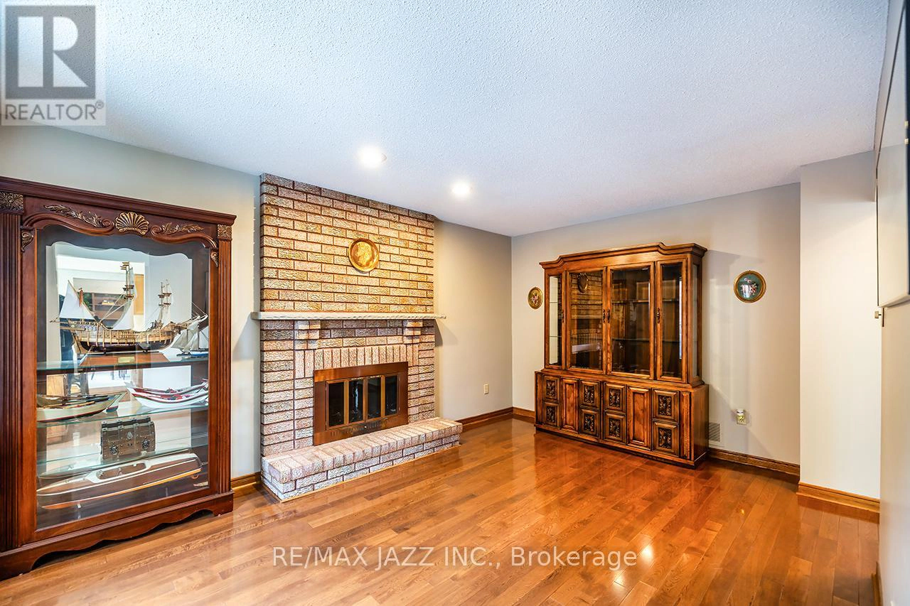 81 Burgby Avenue, Brampton, Ontario  L6X 3E2 - Photo 21 - W12868248