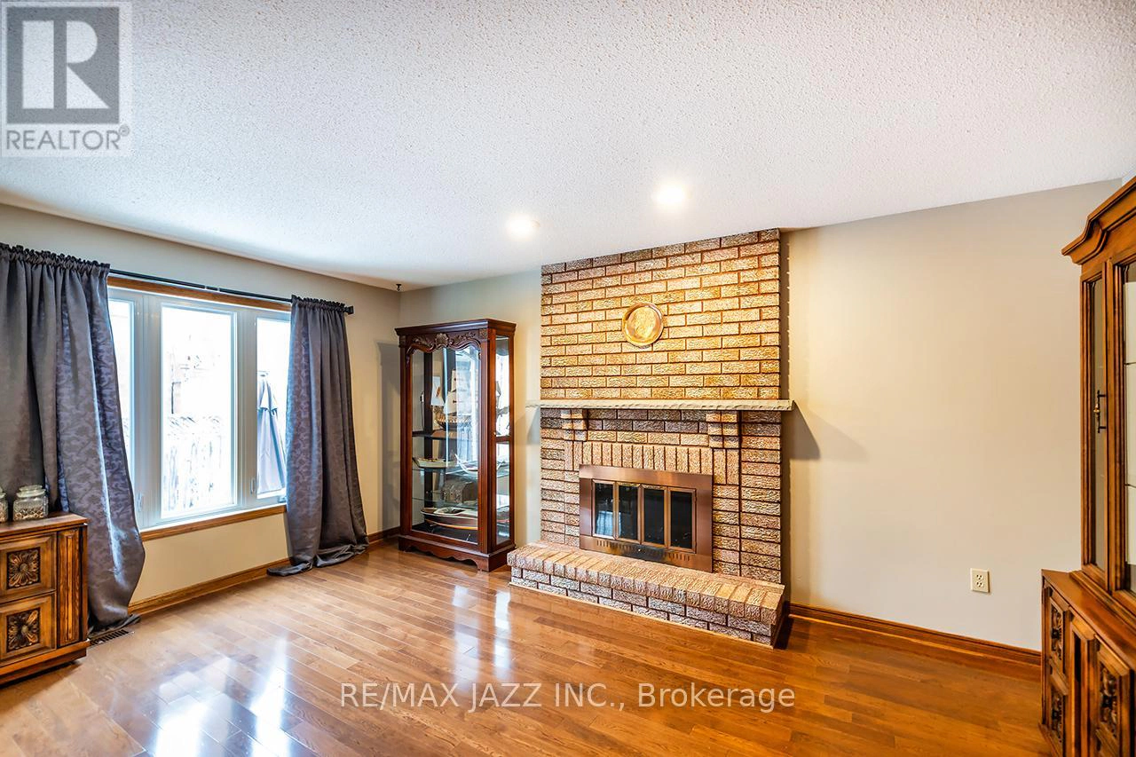 81 Burgby Avenue, Brampton, Ontario  L6X 3E2 - Photo 22 - W12868248