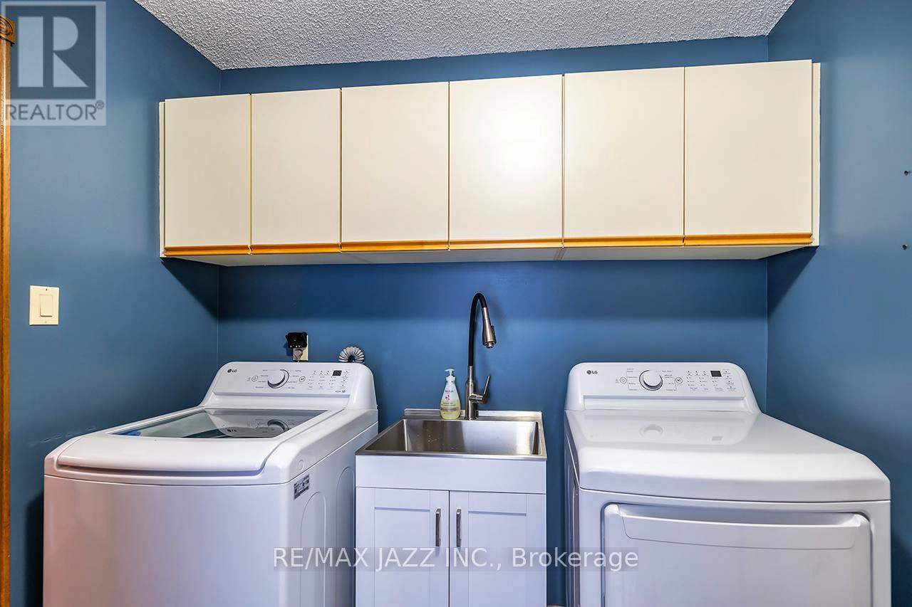 81 Burgby Avenue, Brampton, Ontario  L6X 3E2 - Photo 23 - W12868248