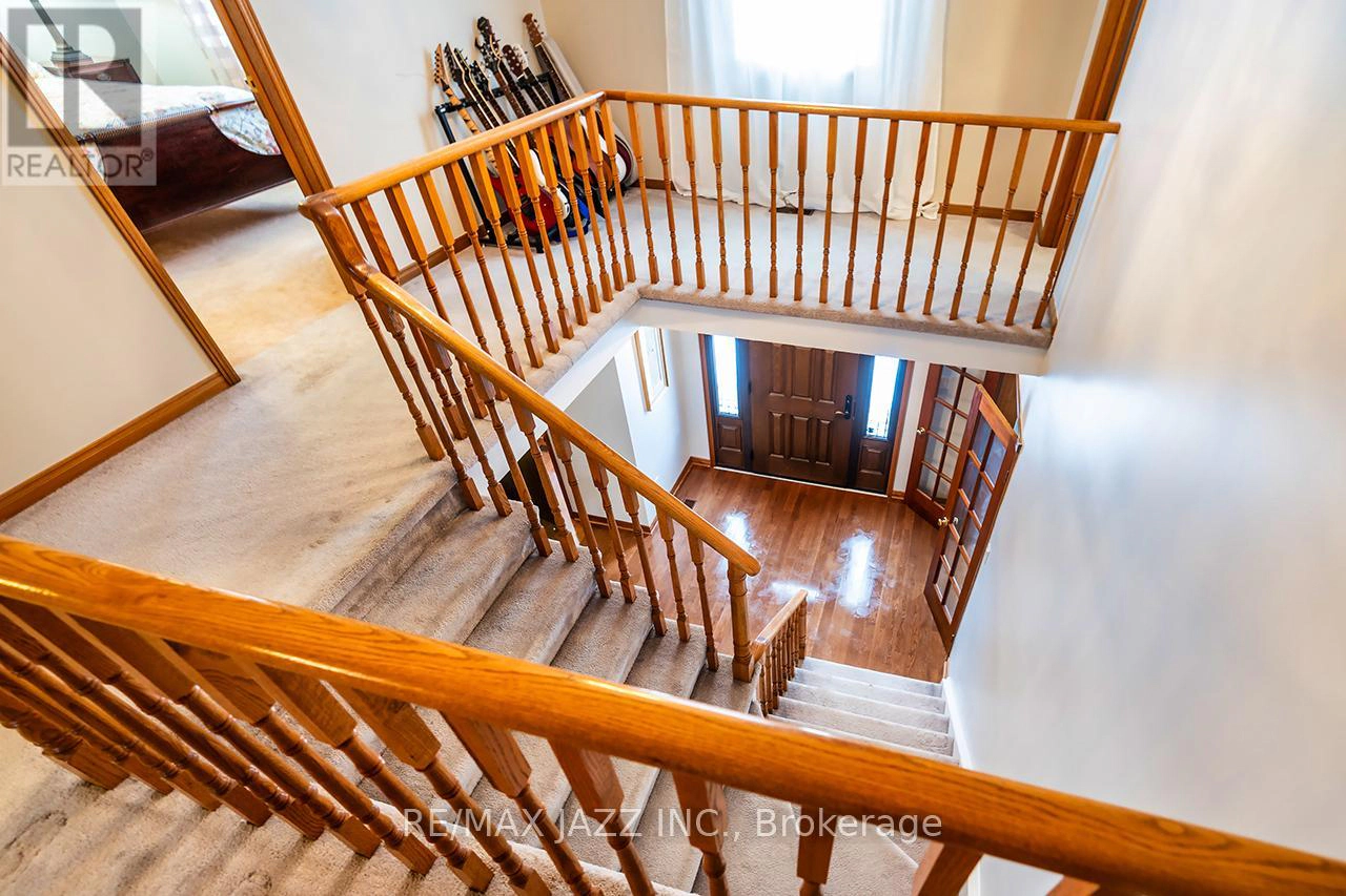 81 Burgby Avenue, Brampton, Ontario  L6X 3E2 - Photo 25 - W12868248