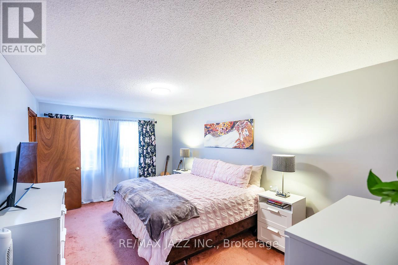 81 Burgby Avenue, Brampton, Ontario  L6X 3E2 - Photo 27 - W12868248