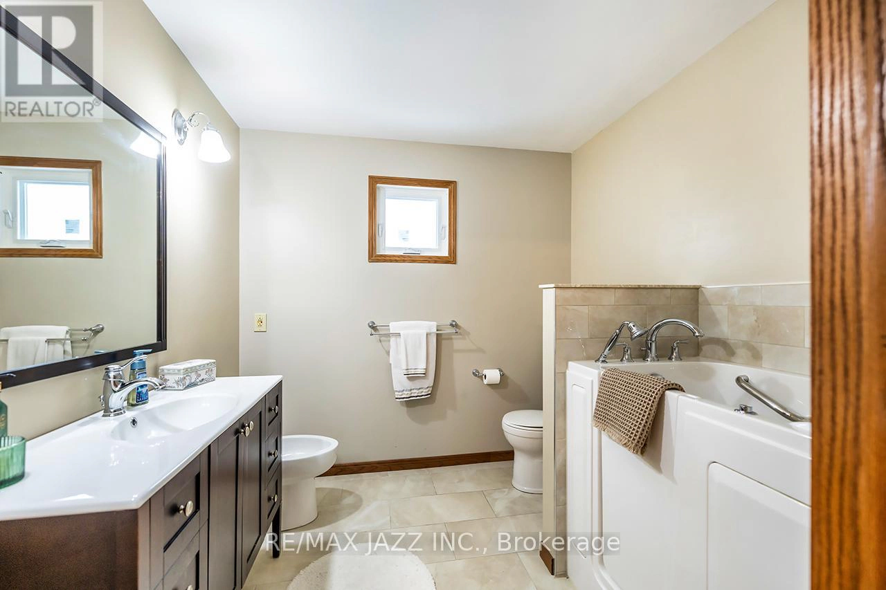 81 Burgby Avenue, Brampton, Ontario  L6X 3E2 - Photo 29 - W12868248