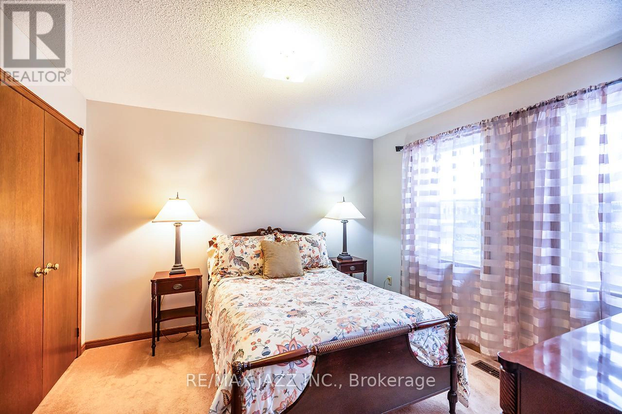 81 Burgby Avenue, Brampton, Ontario  L6X 3E2 - Photo 30 - W12868248