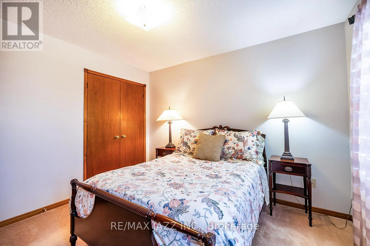 81 Burgby Avenue, Brampton, Ontario  L6X 3E2 - Photo 31 - W12868248