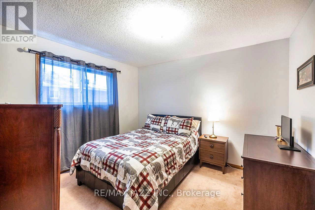 81 Burgby Avenue, Brampton, Ontario  L6X 3E2 - Photo 33 - W12868248