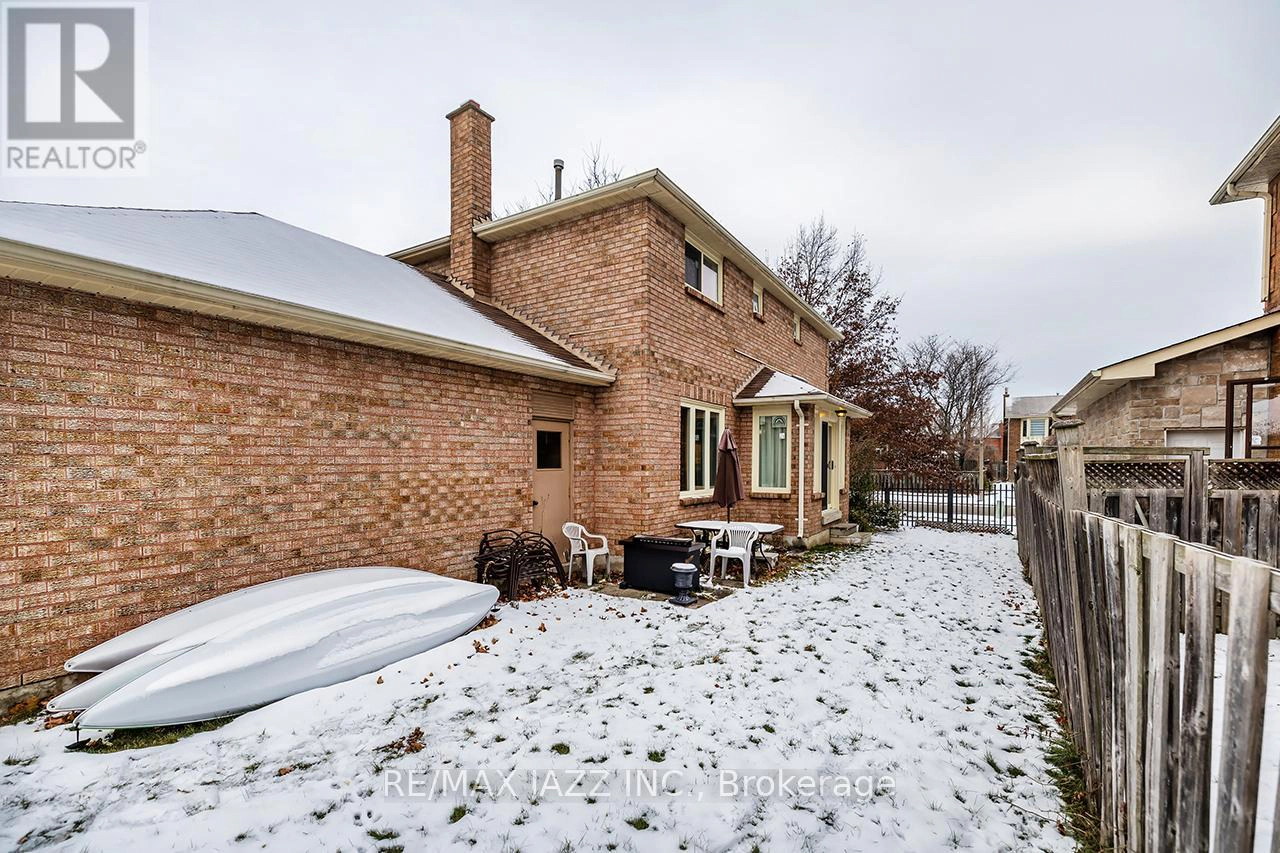 81 Burgby Avenue, Brampton, Ontario  L6X 3E2 - Photo 38 - W12868248