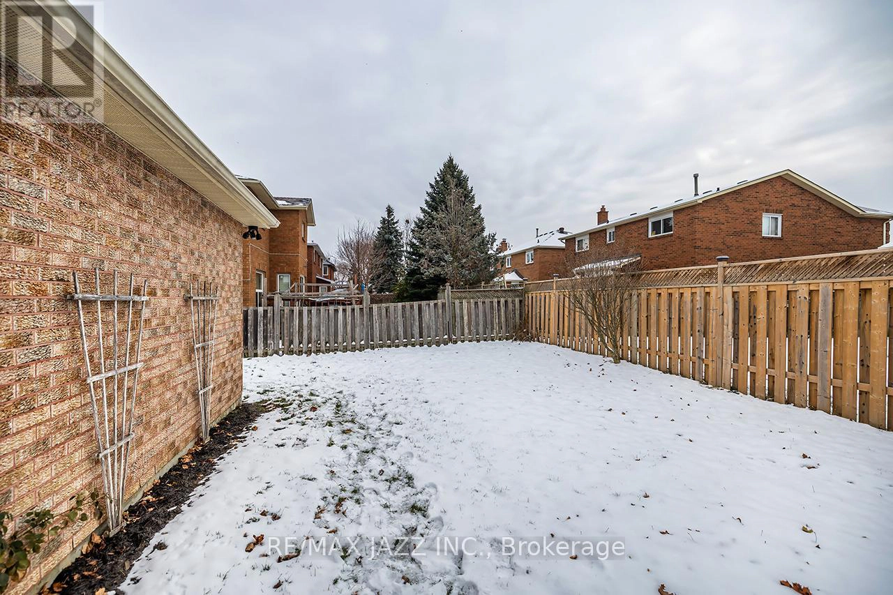 81 Burgby Avenue, Brampton, Ontario  L6X 3E2 - Photo 39 - W12868248
