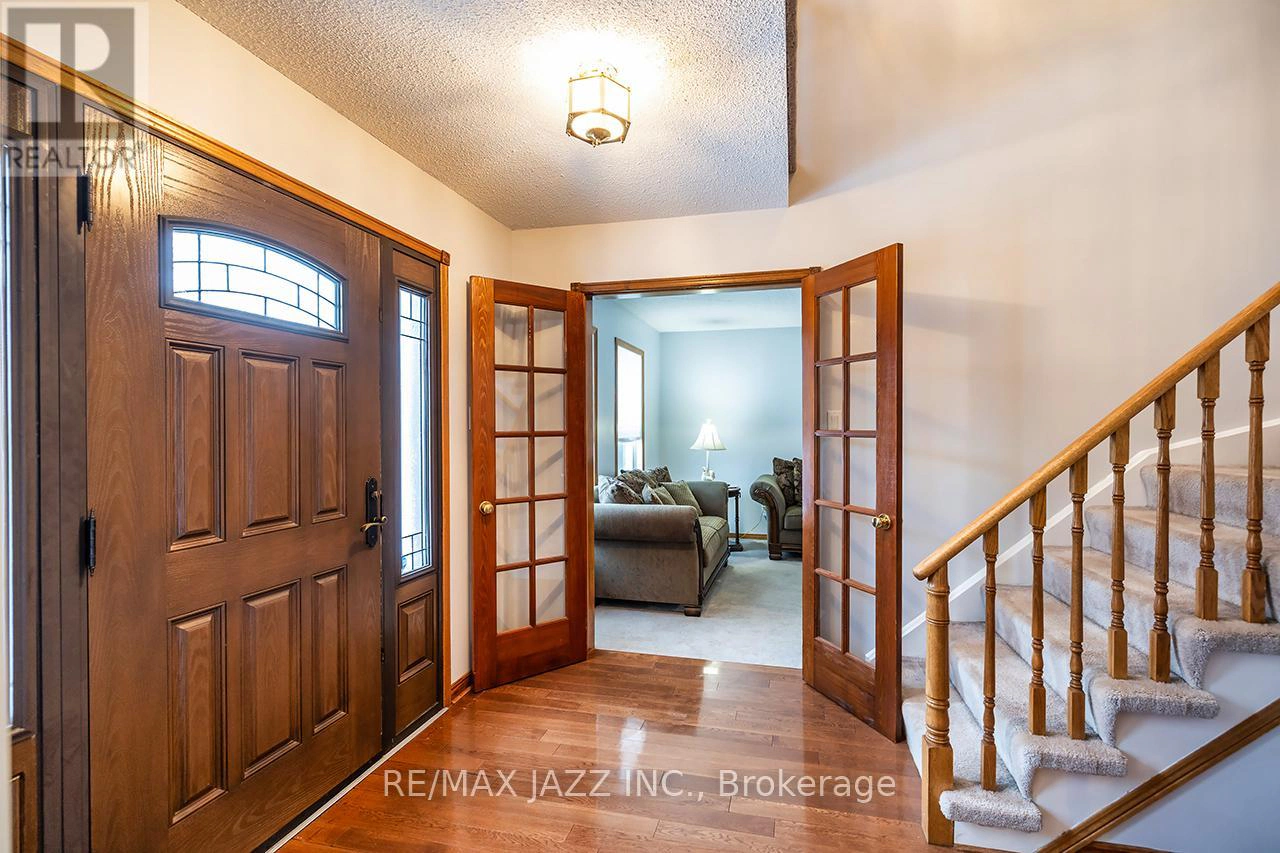 81 Burgby Avenue, Brampton, Ontario  L6X 3E2 - Photo 7 - W12868248