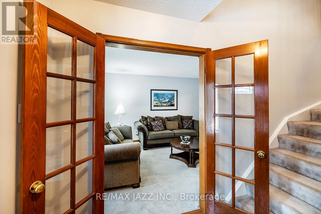 81 Burgby Avenue, Brampton, Ontario  L6X 3E2 - Photo 9 - W12868248