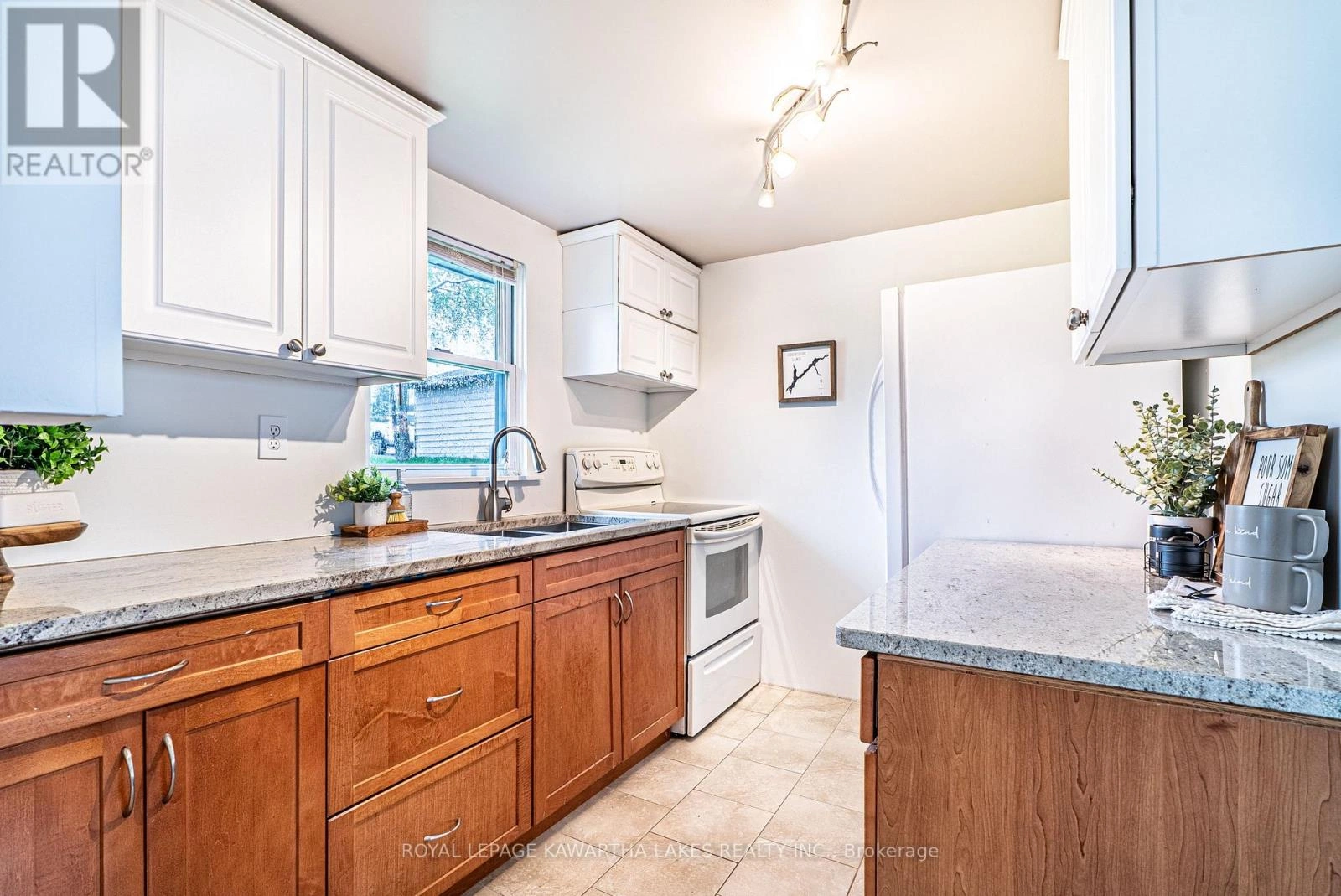 215 Snug Harbour Road, Kawartha Lakes, Ontario K9V 4R6 - Photo 16 - X12879588