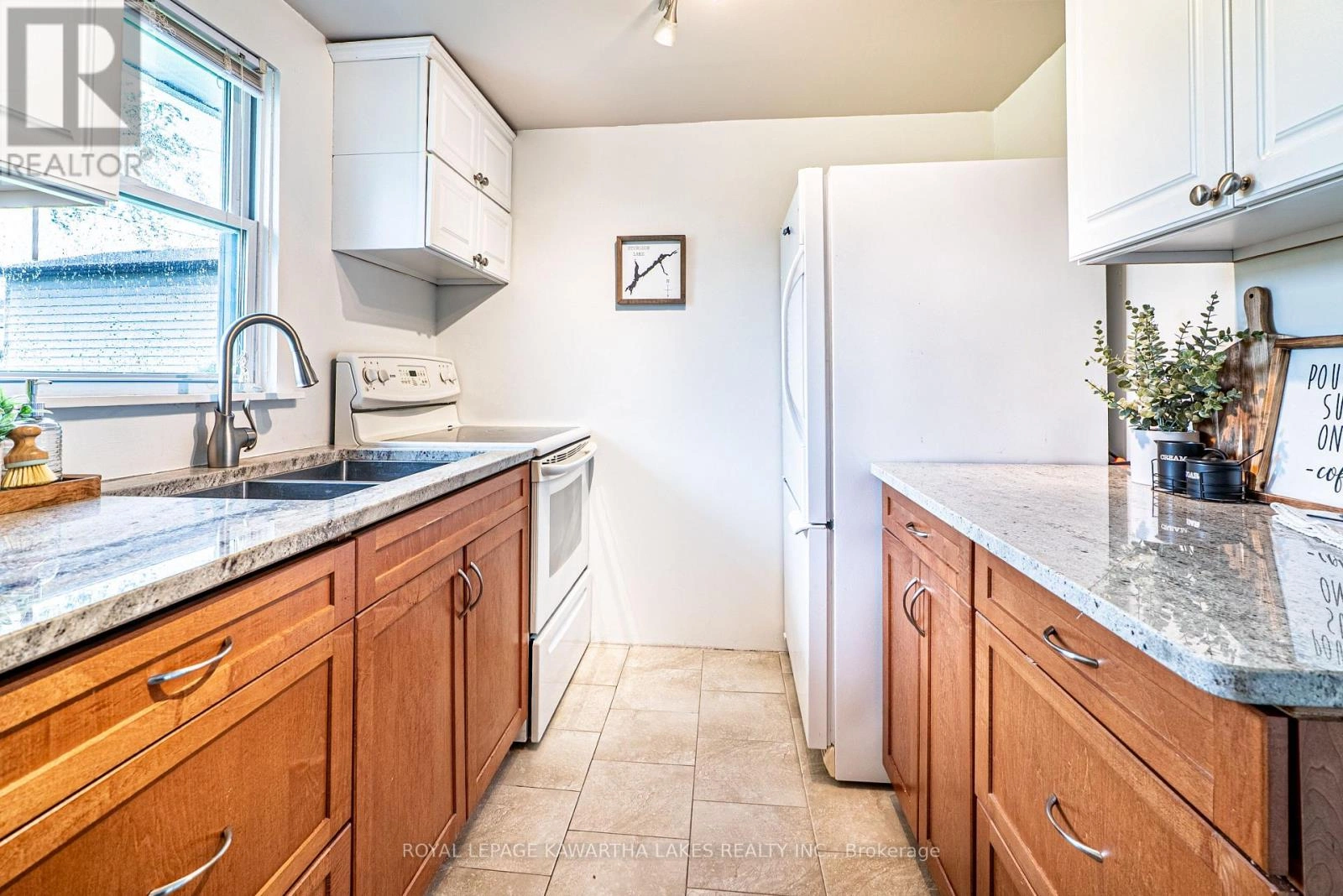 215 Snug Harbour Road, Kawartha Lakes, Ontario K9V 4R6 - Photo 17 - X12879588