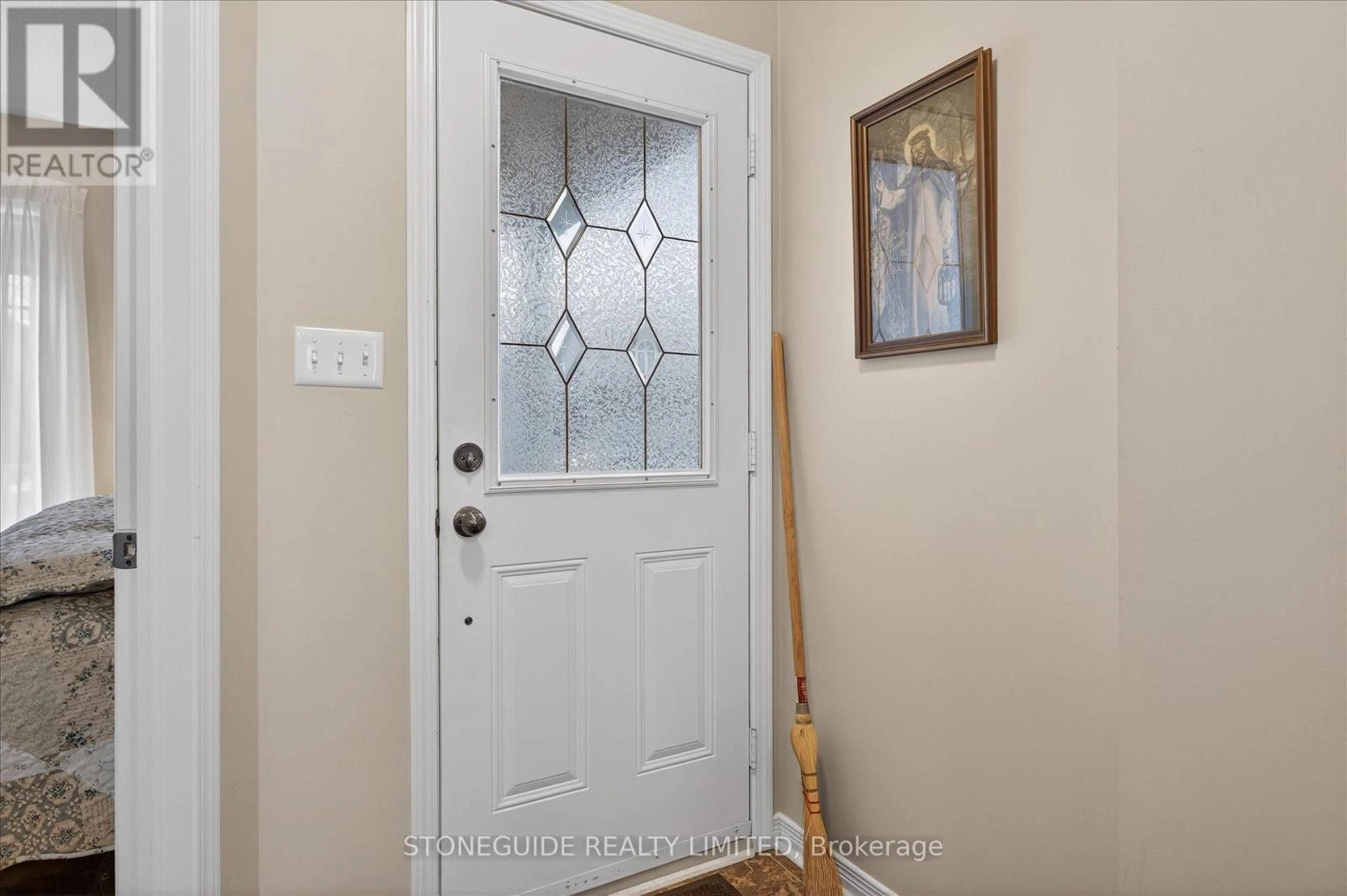 669 Tully Crescent, Peterborough, Ontario  K9K 0A9 - Photo 5 - X12891642