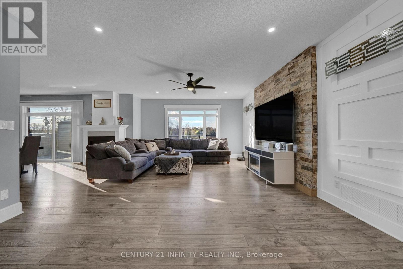 222 Southcrest Drive, Kawartha Lakes, Ontario  L0C 1G0 - Photo 5 - X12909140