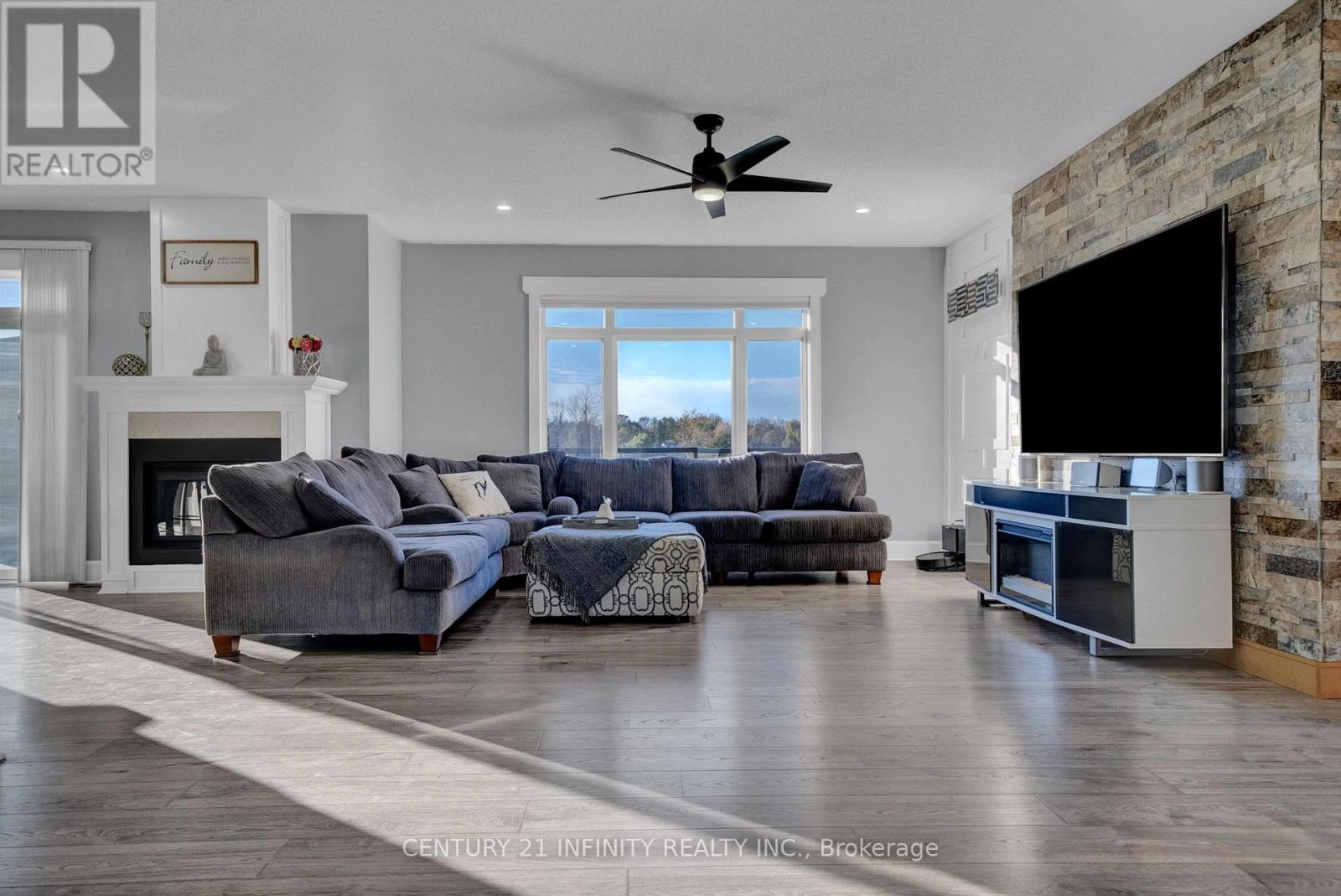 222 Southcrest Drive, Kawartha Lakes, Ontario  L0C 1G0 - Photo 6 - X12909140