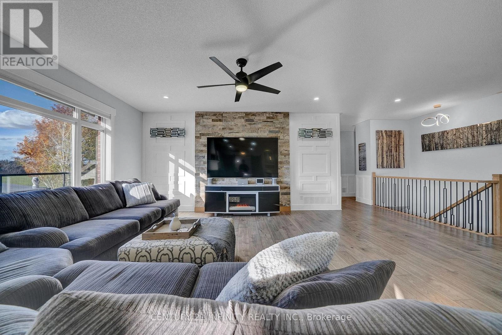 222 Southcrest Drive, Kawartha Lakes, Ontario  L0C 1G0 - Photo 8 - X12909140