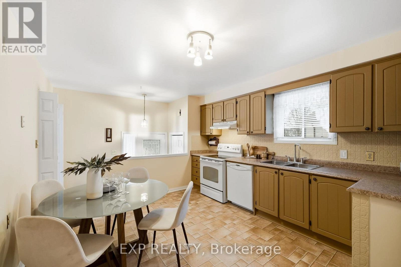 557 Daintry Crescent, Cobourg, Ontario K9A 4X9 - Photo 11 - X12917738