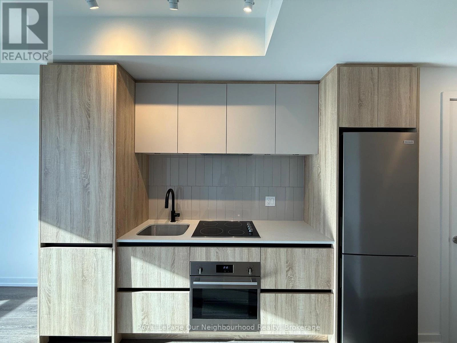 2512 - 7950 Bathurst Street, Vaughan, Ontario  L4J 0L4 - Photo 3 - N12948036