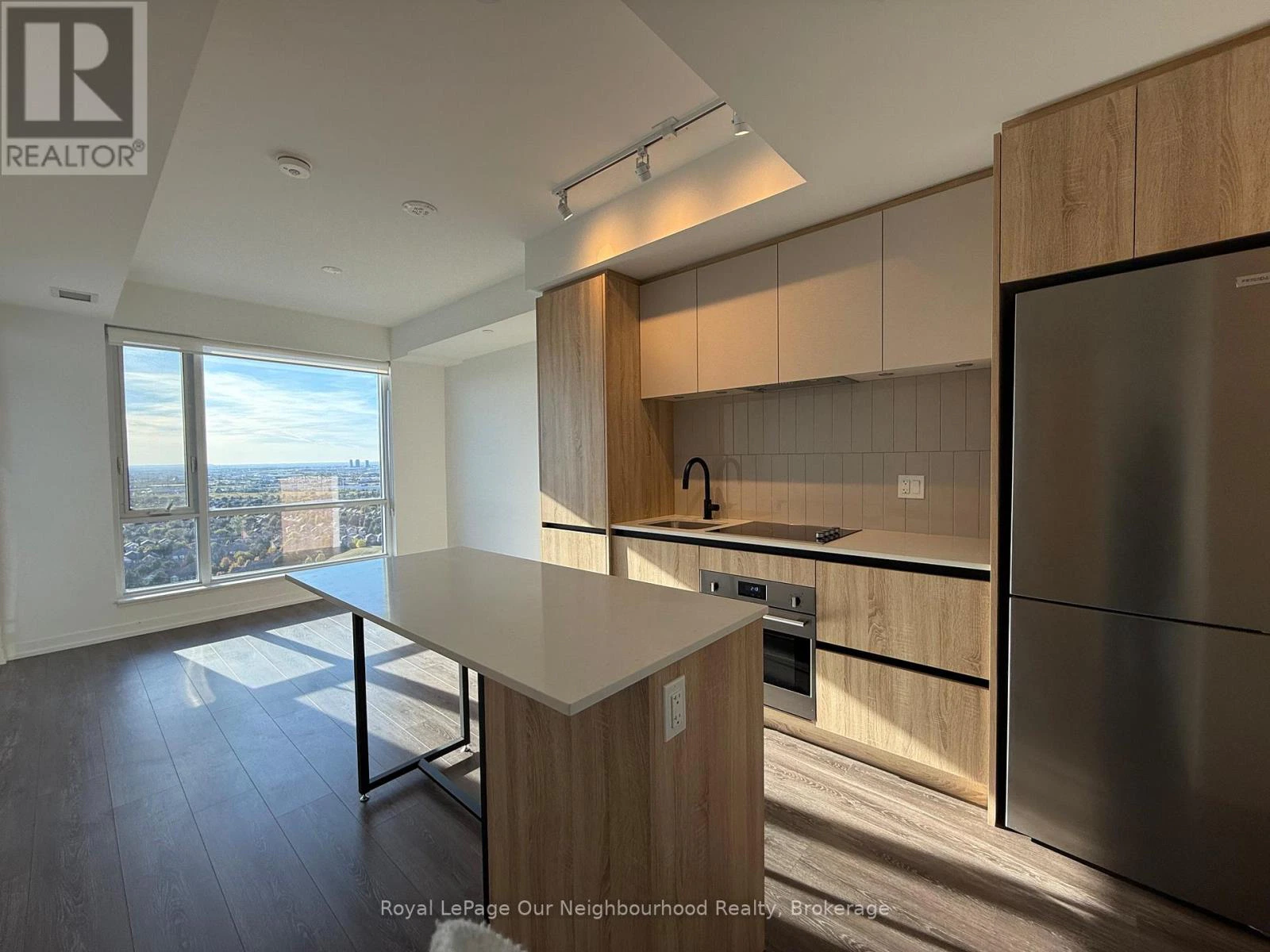 2512 - 7950 Bathurst Street, Vaughan, Ontario  L4J 0L4 - Photo 4 - N12948036