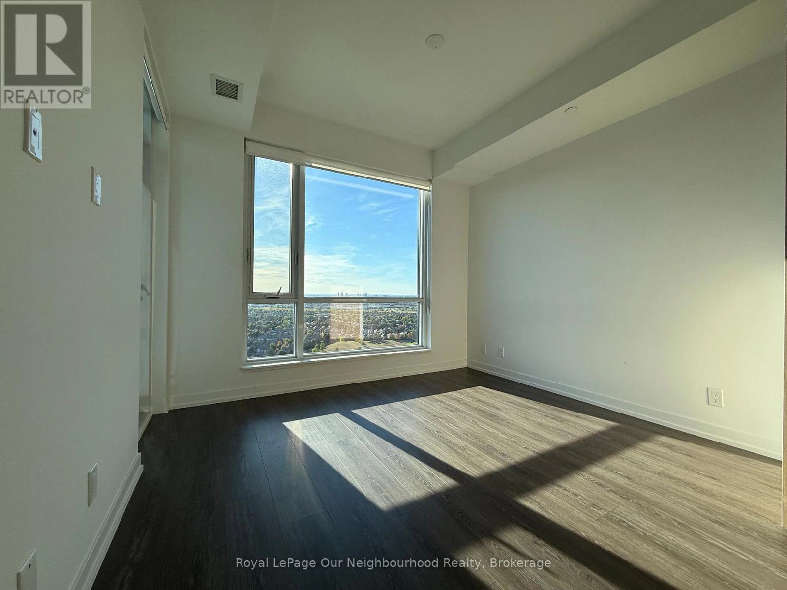 2512 - 7950 Bathurst Street, Vaughan, Ontario  L4J 0L4 - Photo 8 - N12948036