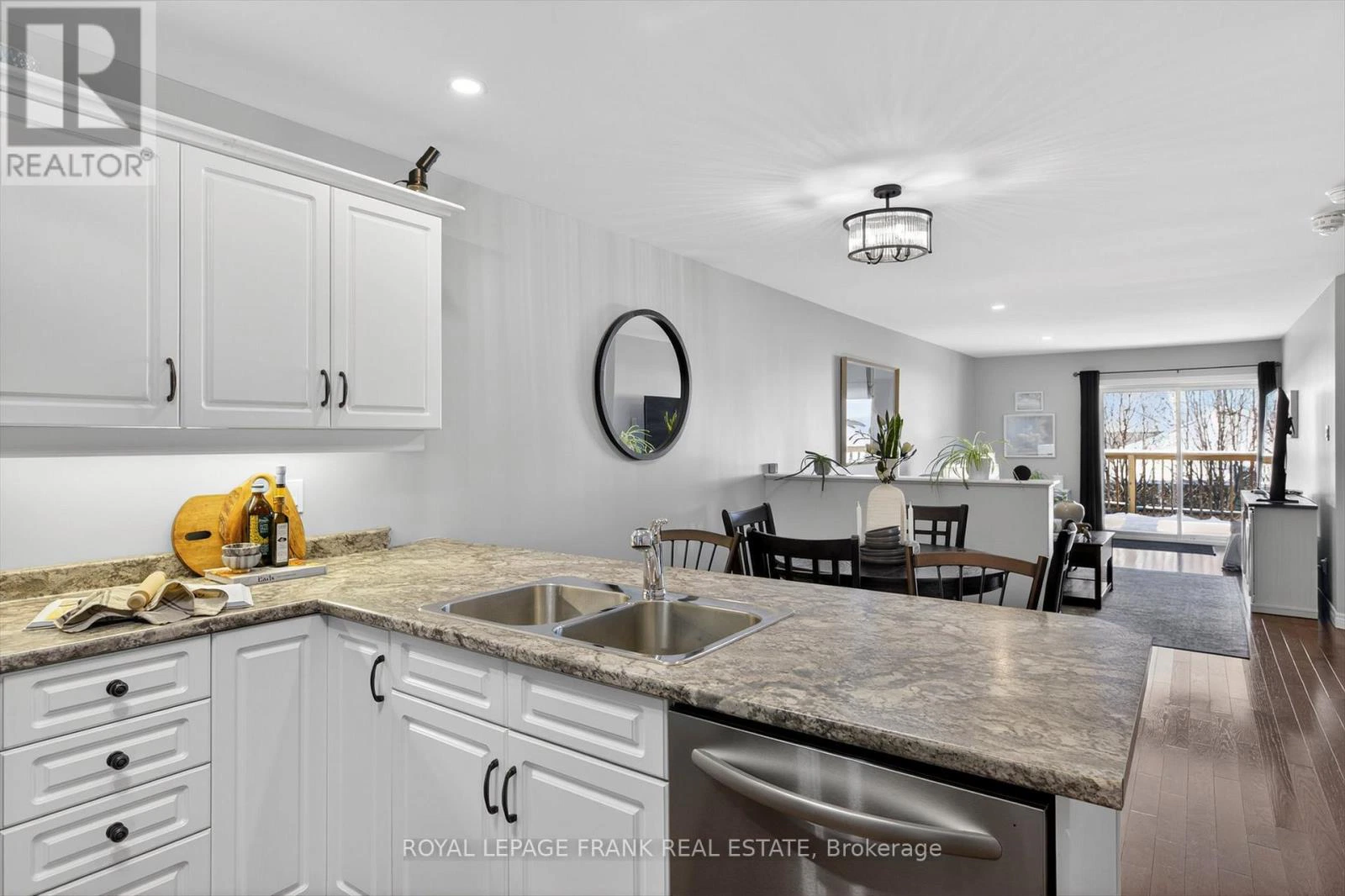 859 Emery Way, Peterborough, Ontario  K9J 0H7 - Photo 7 - X12947688