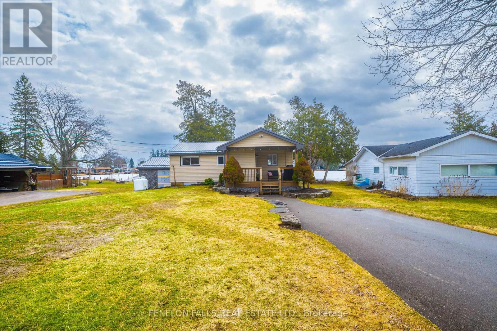 30 Jones Avenue, Kawartha Lakes, Ontario  K0M 1G0 - Photo 8 - X12967894