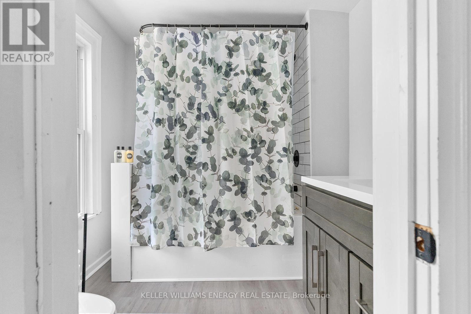 58-60 Picton Main Street, Prince Edward County, Ontario K0K 2T0 - Photo 27 - X12840998