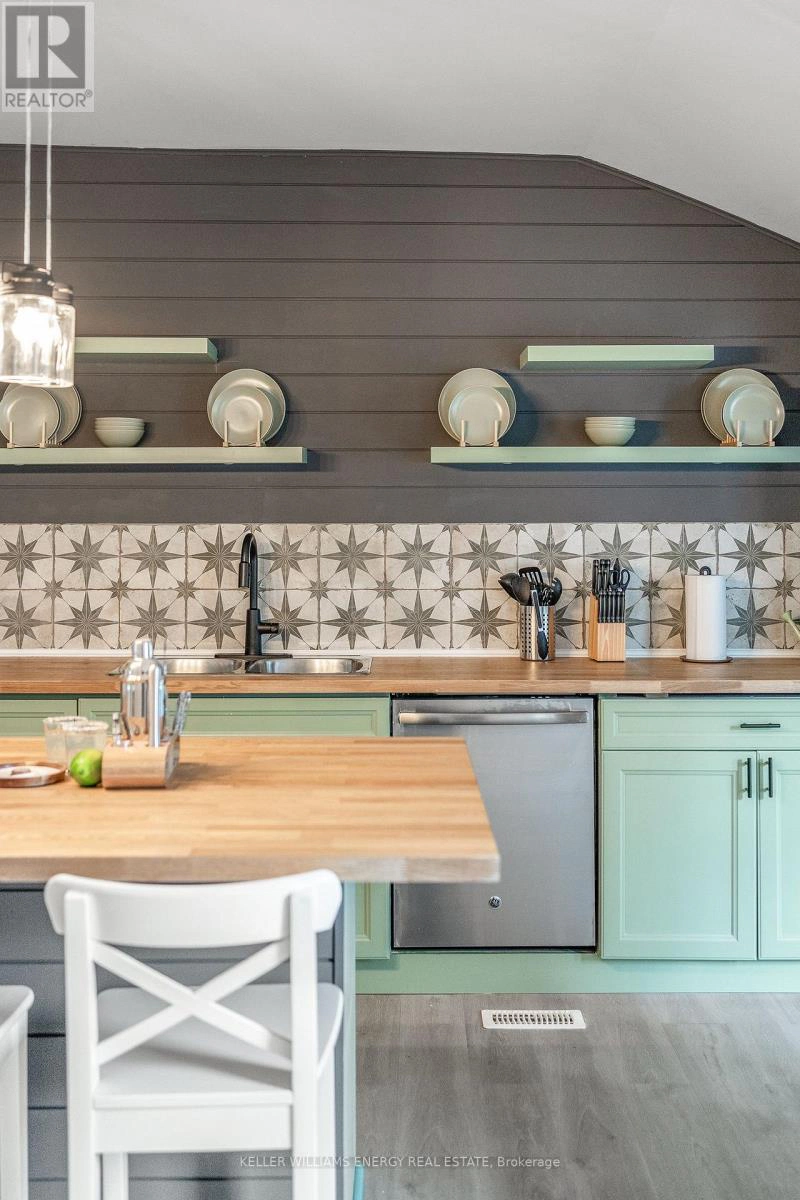 58-60 Picton Main Street, Prince Edward County, Ontario K0K 2T0 - Photo 9 - X12840998