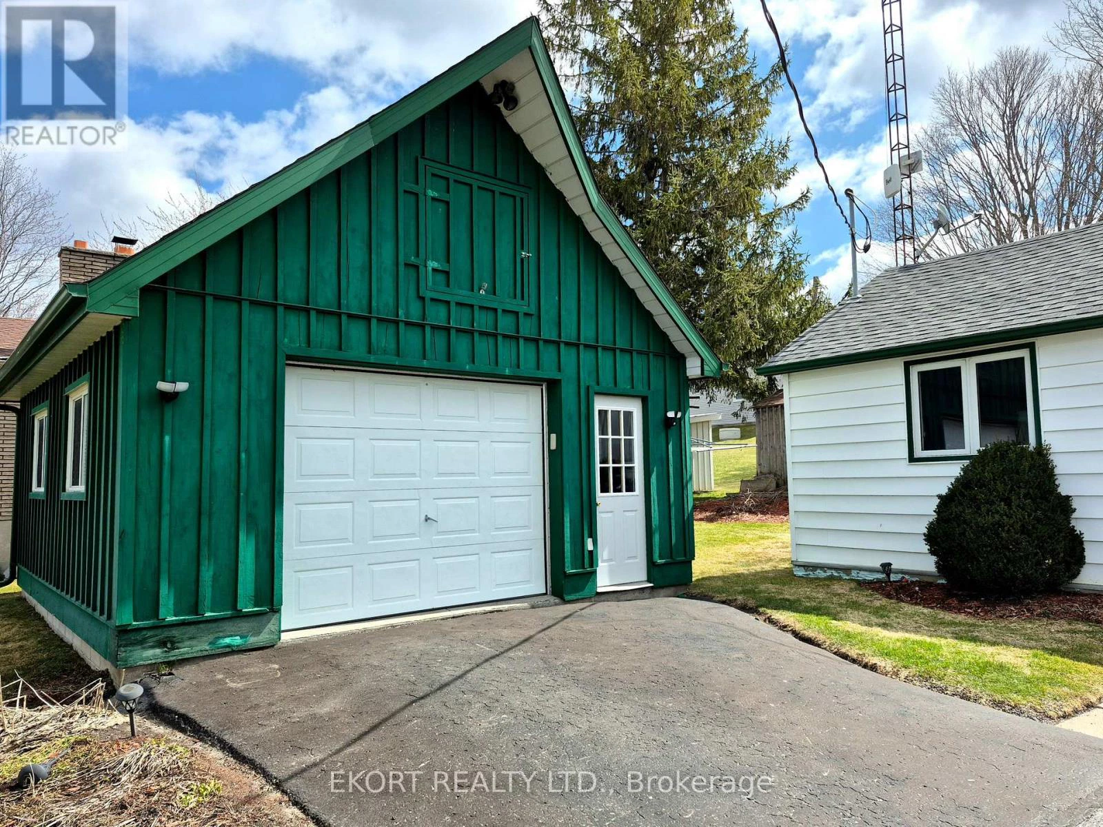 40 Demille Street, Prince Edward County, Ontario  K0K 1W0 - Photo 3 - X12972478