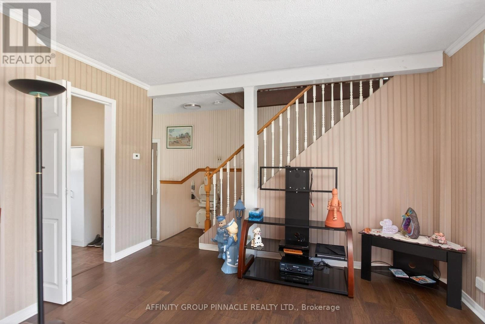 272 Crosby Drive, Kawartha Lakes, Ontario K0M 1A0 - Photo 6 - X12972918