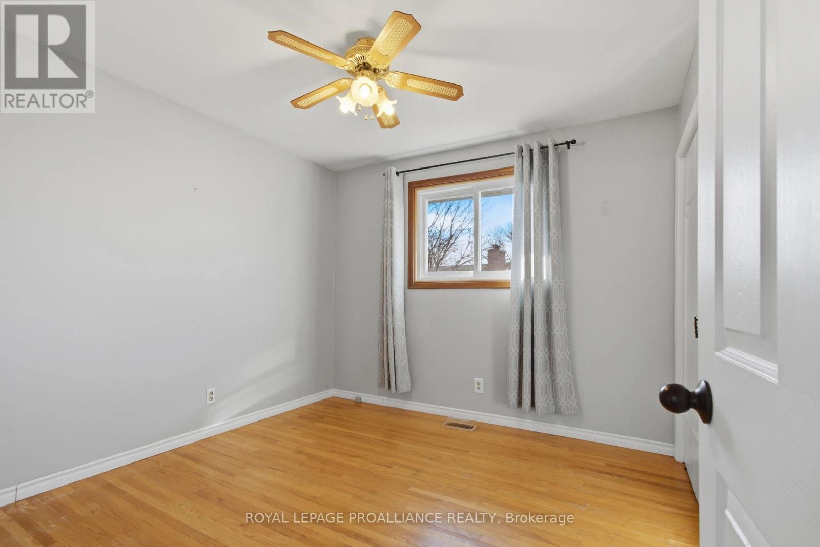 4 O'neil Crescent, Quinte West, Ontario  K8V 5Y6 - Photo 12 - X12981374