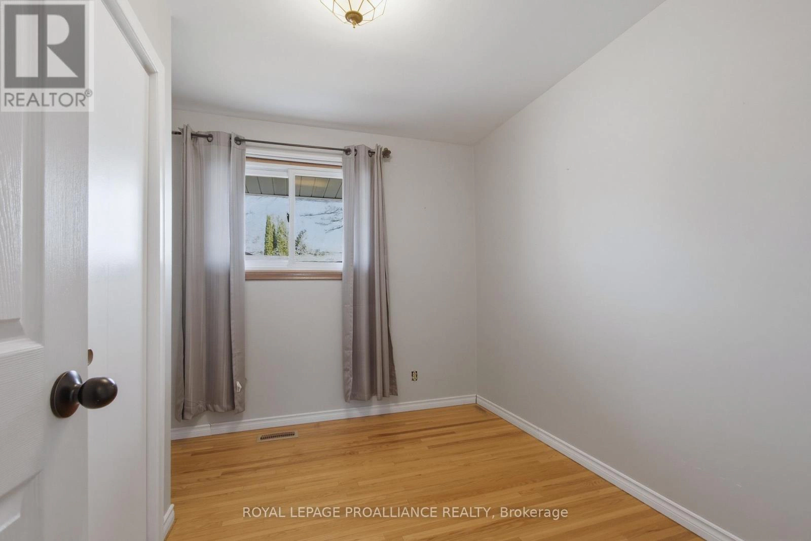 4 O'neil Crescent, Quinte West, Ontario  K8V 5Y6 - Photo 16 - X12981374