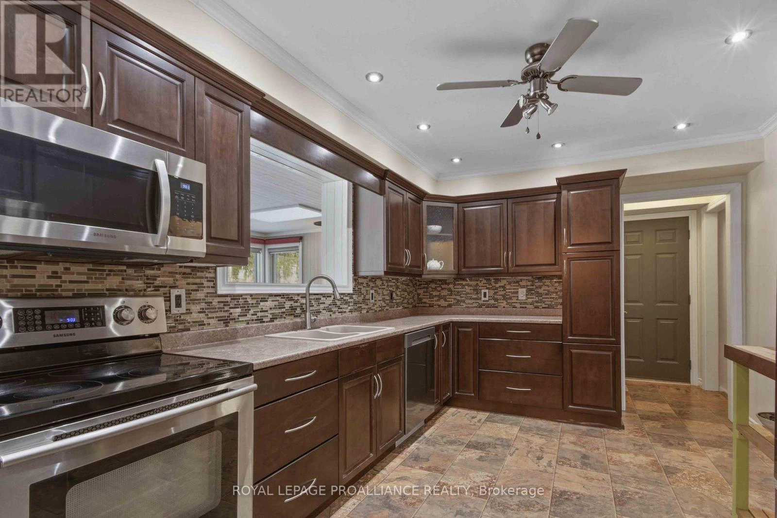 553 Whites Road, Quinte West, Ontario  K7V 0P7 - Photo 10 - X12805464