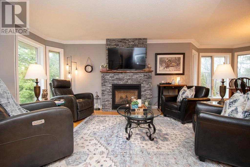 4 Huntingwood Crescent, Kawartha Lakes, Ontario  K0M 1A0 - Photo 5 - X12997250