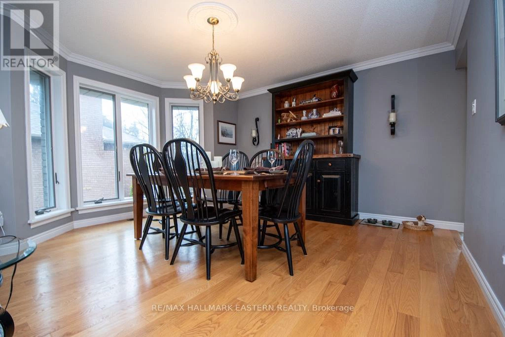 4 Huntingwood Crescent, Kawartha Lakes, Ontario  K0M 1A0 - Photo 7 - X12997250