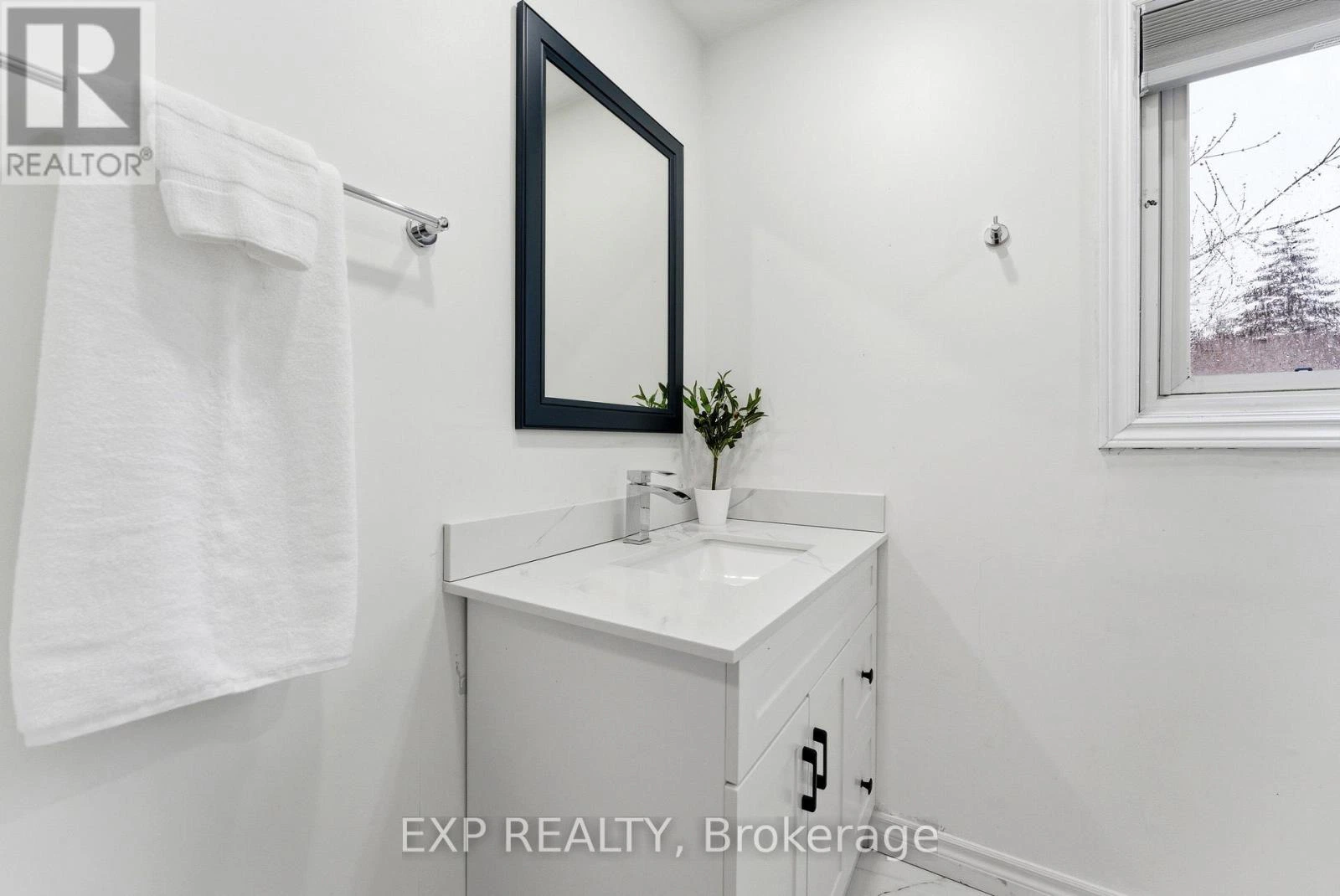 10 Plaza Square, Belleville, Ontario  K8N 4J3 - Photo 15 - X12998944